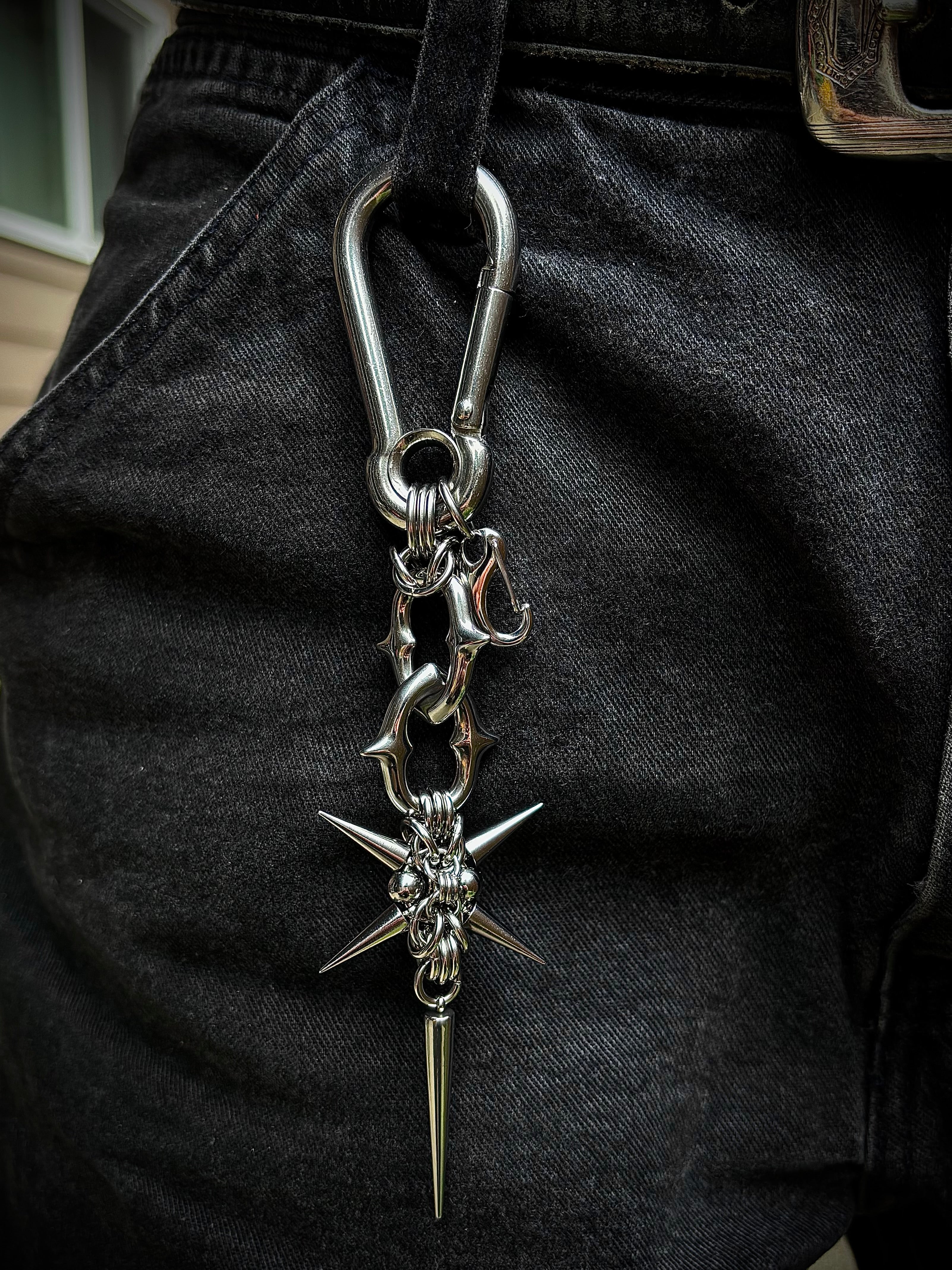 Manticore Spiked Chain Link Carabiner