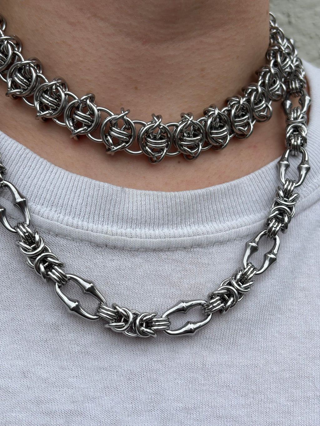 Barbed wire choker