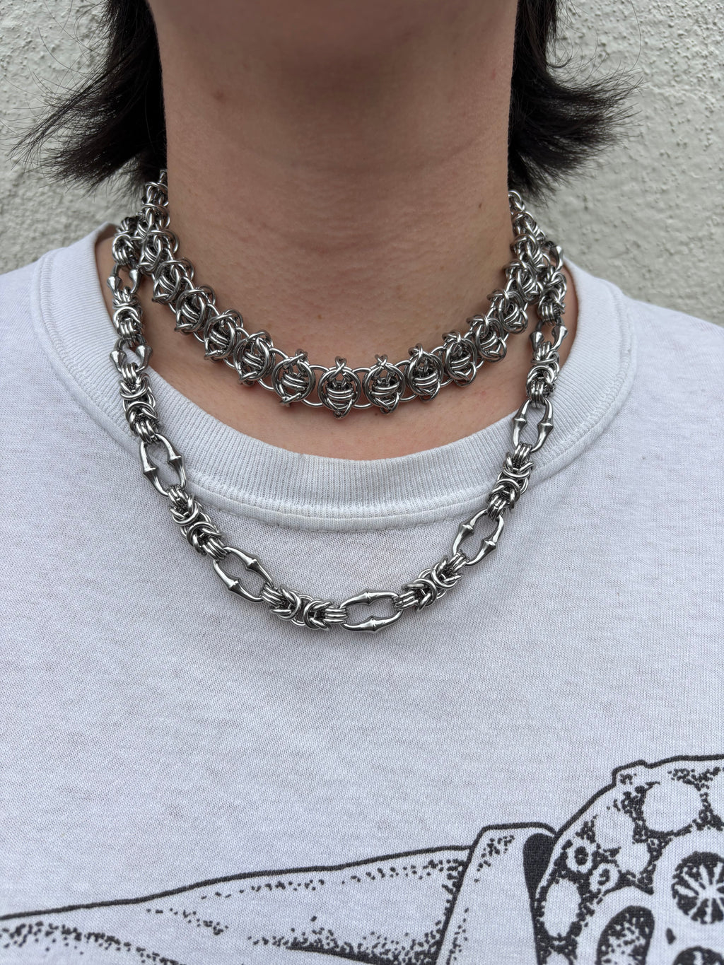 Barbed wire choker