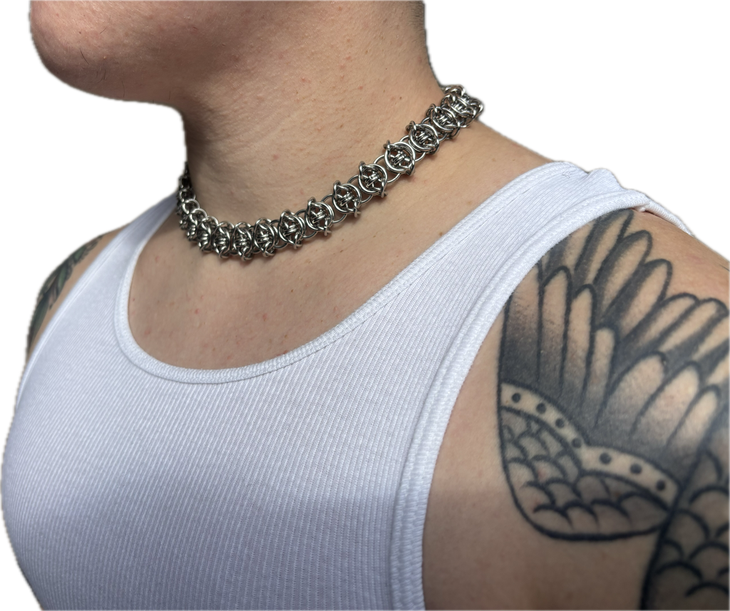 Barbed wire choker
